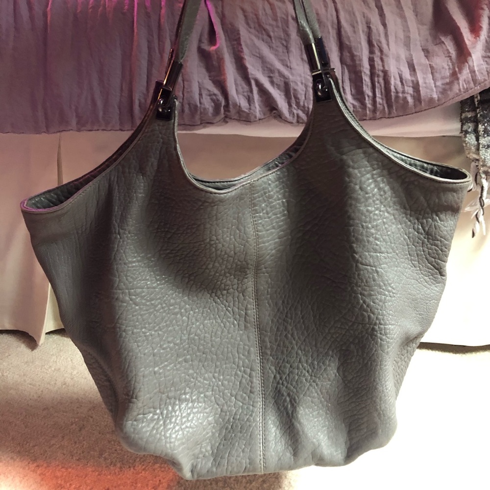 Elizabeth and James Tote bag